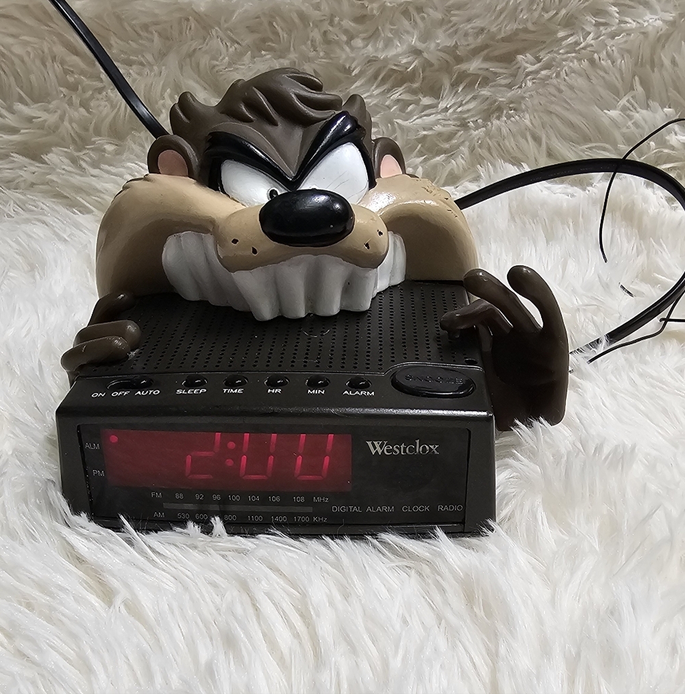 Warner Brothers Vintage Westclox Looney Tunes Tasmanion Devil Alarm Clock Radio